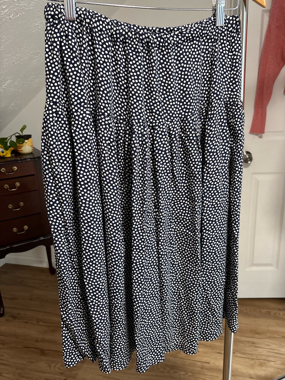Vintage polka dot pull on skirt with elastic waist, size 10